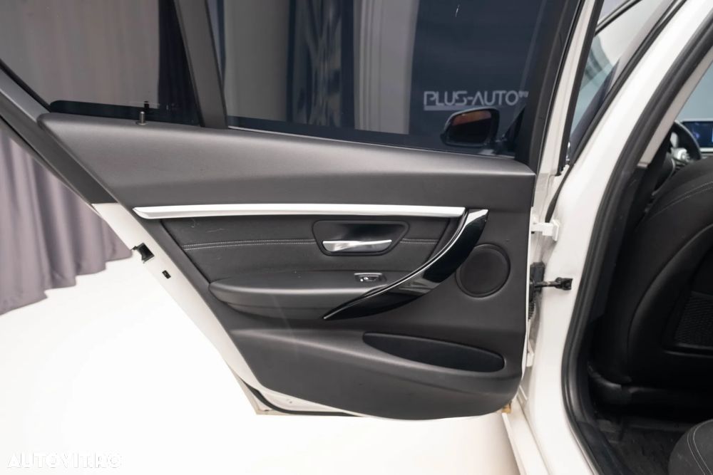 BMW Seria 3 318d Aut. Sport Line - 25