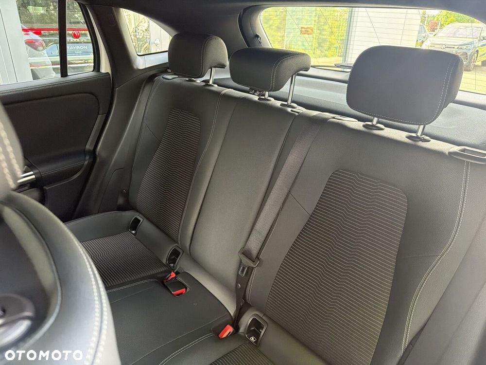 Mercedes-Benz GLA 180 Progressive - 17