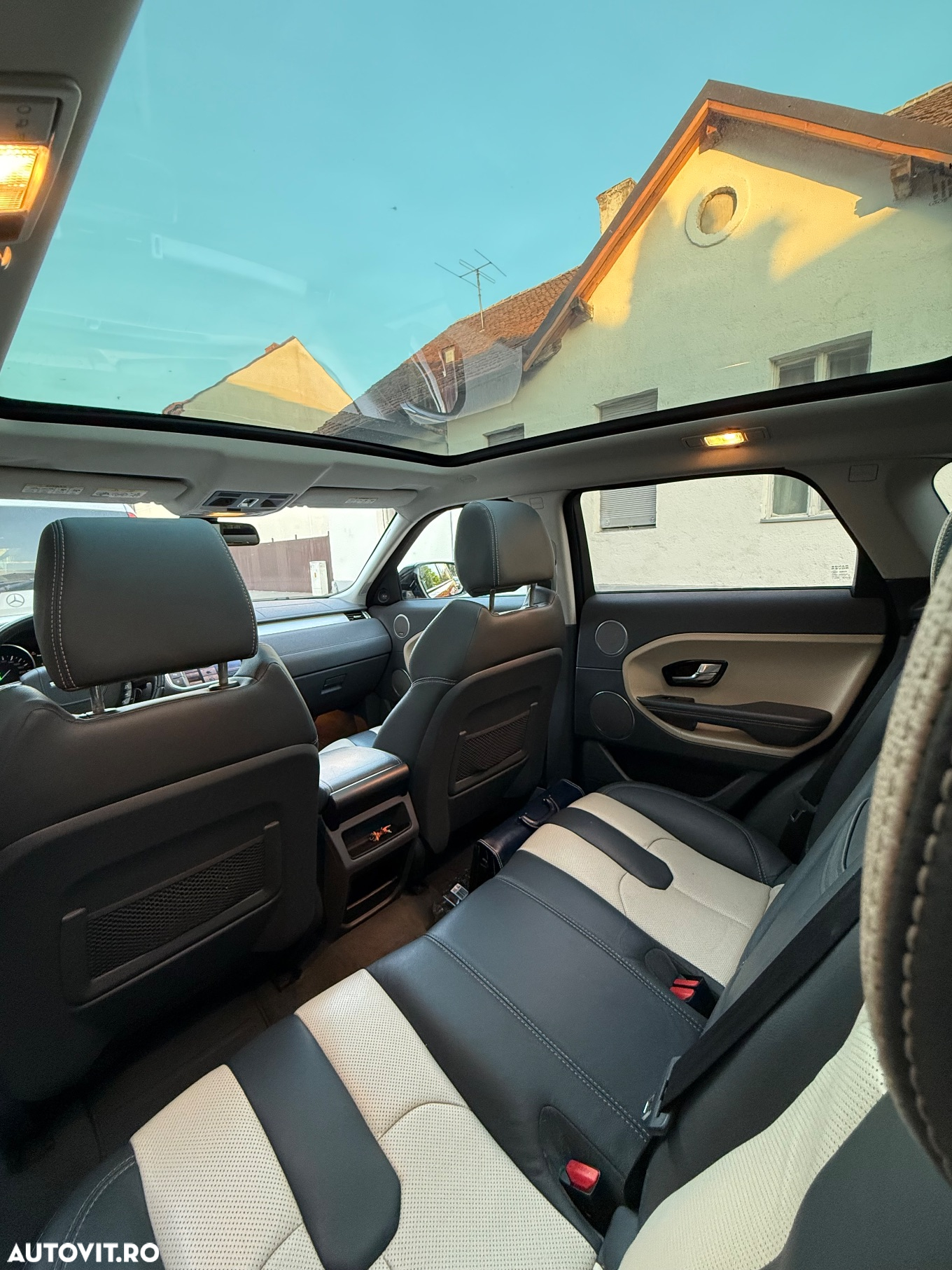 Land Rover Range Rover Evoque - 12