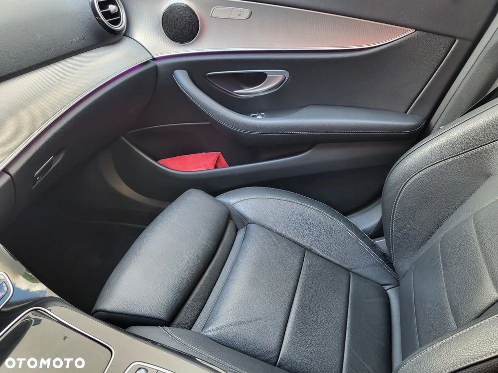 Mercedes-Benz Klasa E 220 d 9G-TRONIC - 27