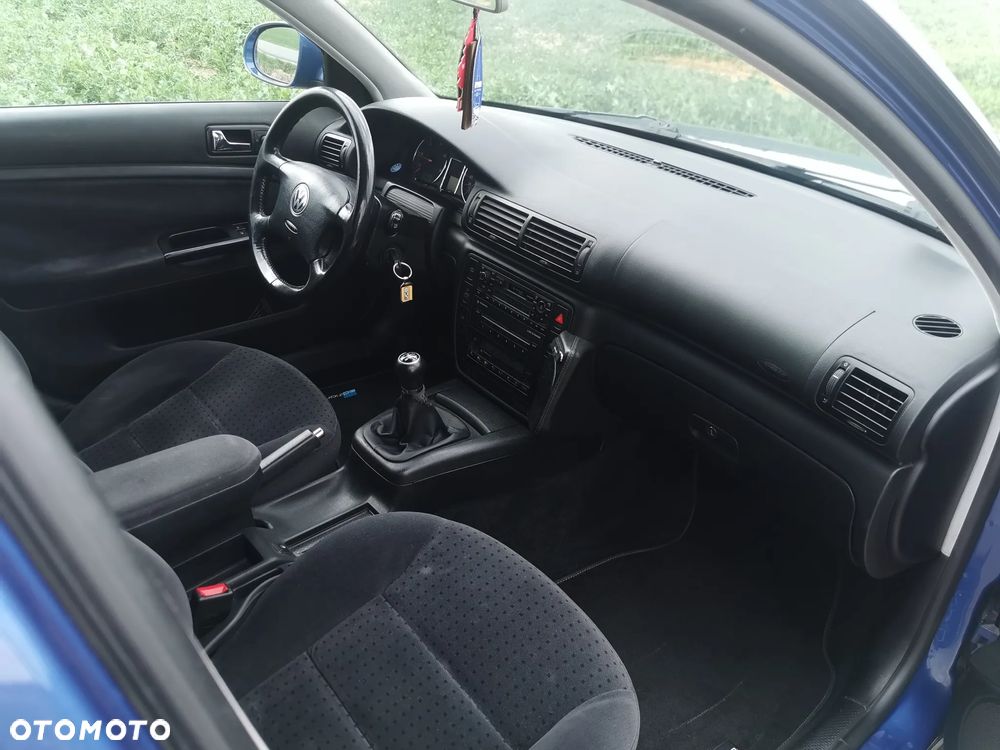 Volkswagen Passat 1.9 TDI Comfortline - 4