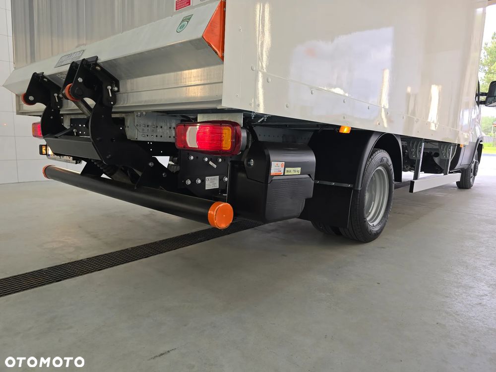 Iveco DAILY 35C16 / 50C16 KONTENER 8PALET WINDA DHOLLANDIA 750Kg 41Tyś km SERWIS ASO IVECO DO OSTATNIEGO Km STAN NOWY NOWY NOWY NA GWARANCJI BOGATA OPCJA WYPOSAŻENIA ASYSTENTY KIEROWCY TEMPOMAT KLIMA KAMERA COFANIA FOTEL KIEROWCY PNEŁMATYCZNY - 24