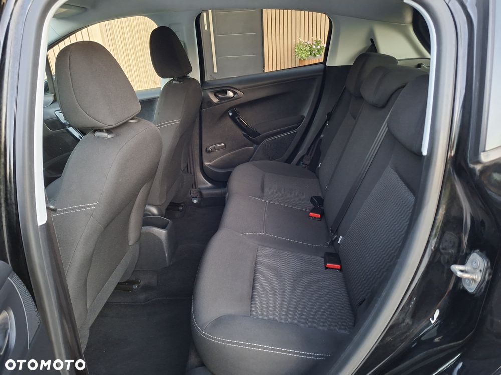 Peugeot 208 - 11