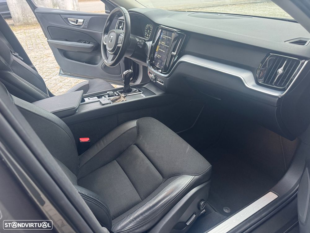 Volvo V60 2.0 D3 Momentum Plus - 7