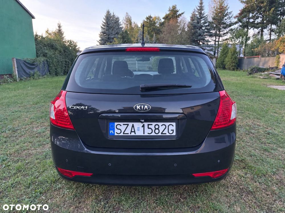 Kia Ceed - 8