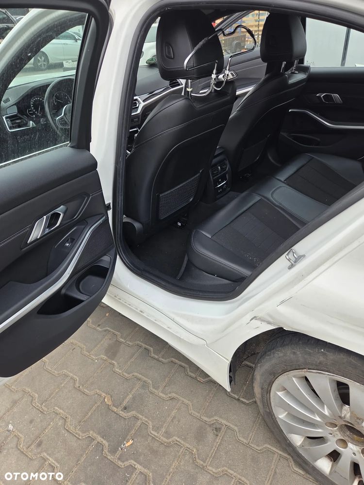 BMW Seria 3 320d xDrive Edition M Sport Shadow - 15