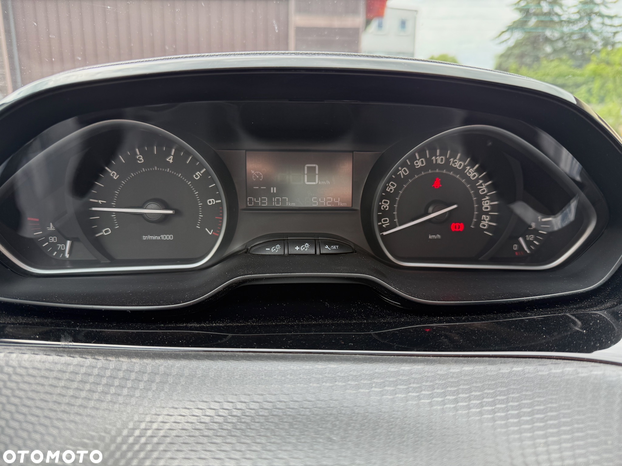 Peugeot 208 - 11