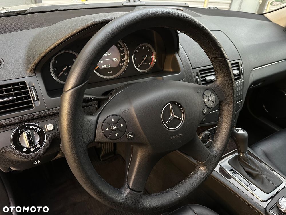 Mercedes-Benz Klasa C 320 CDI DPF 4Matic 7G-TRONIC Elegance - 9