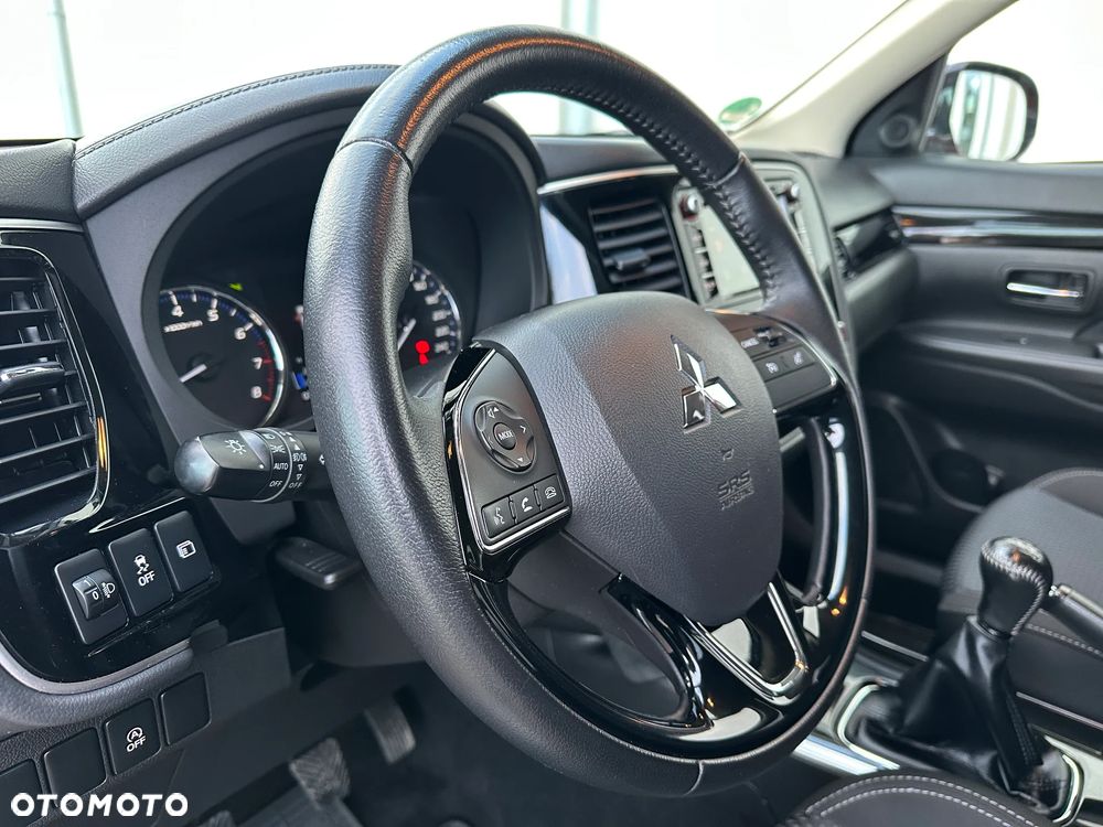 Mitsubishi Outlander 2.0 2WD Diamant Edition - 26