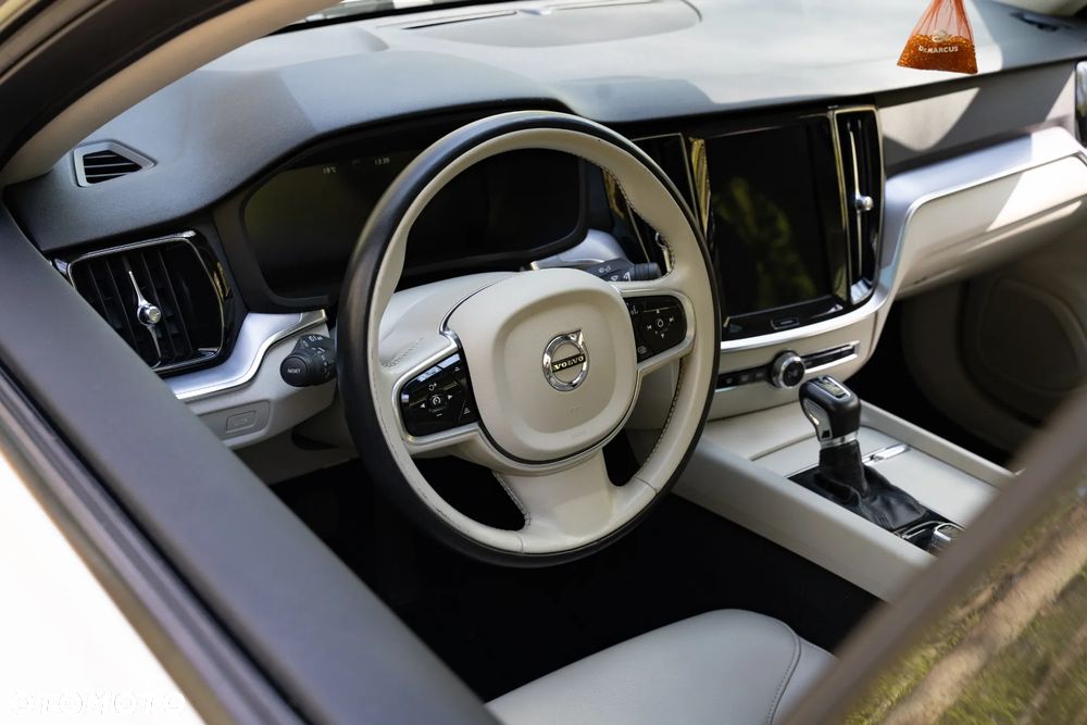 Volvo S60 T5 Momentum Pro - 9