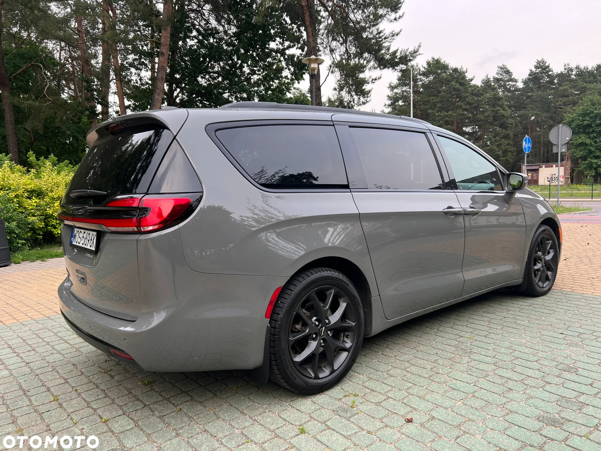 Chrysler Pacifica - 8