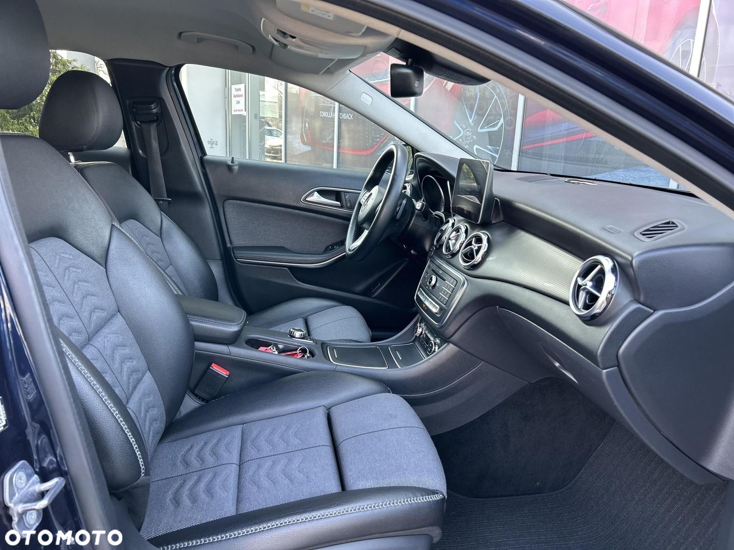 Mercedes-Benz GLA 180 d 7G-DCT Urban - 9