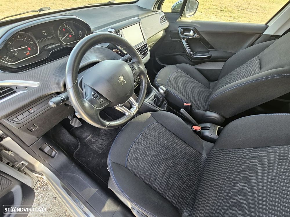 Peugeot 208 1.2 PureTech Style - 19