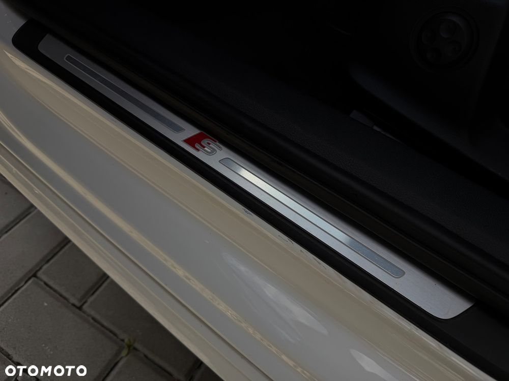 Audi A4 Avant 40 TDI quattro S tronic S line - 33