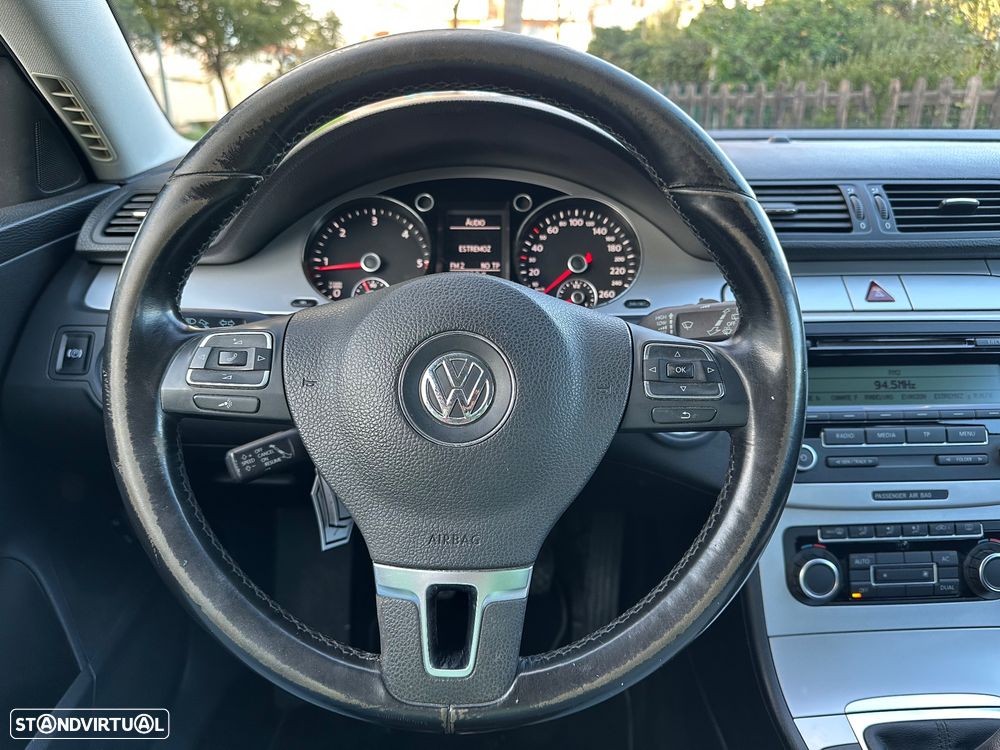 VW Passat 1.6 TDI Confortline - 25
