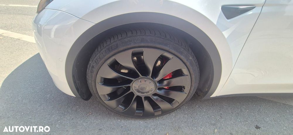 Tesla Model Y Performance - 6