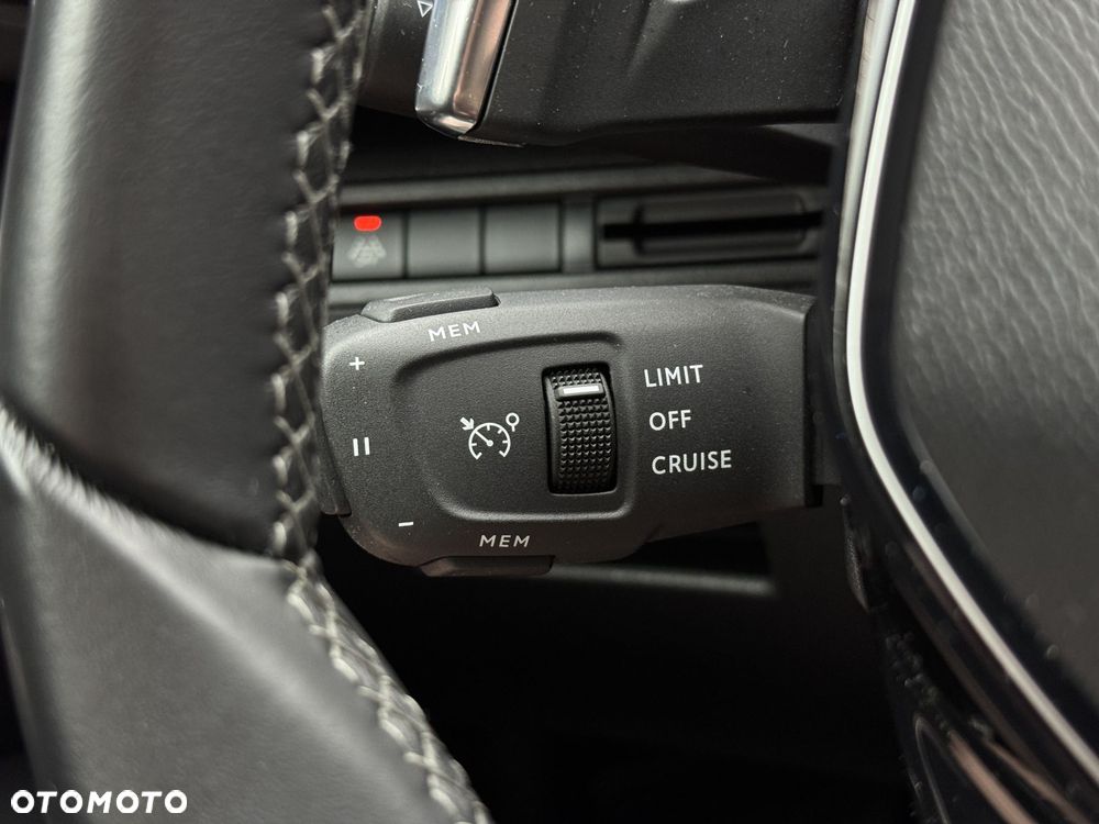 Peugeot 5008 1.2 PureTech Allure Pack S&S EAT8 - 26