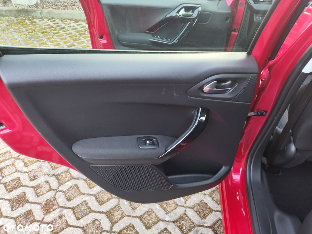 Peugeot 208 - 15