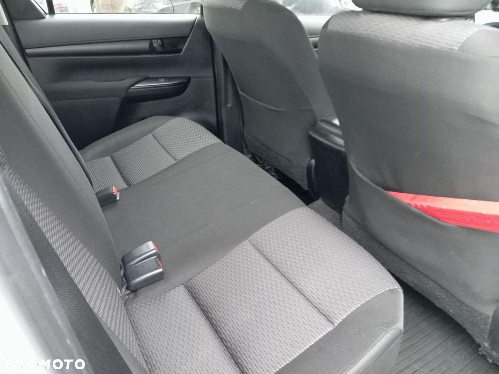 Toyota Hilux 2.4 D-4D Double Cab DLX 4x4 - 13