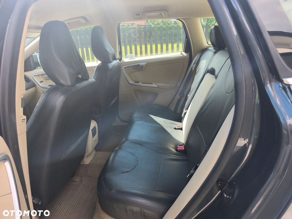 Volvo XC 60 D5 AWD - 8