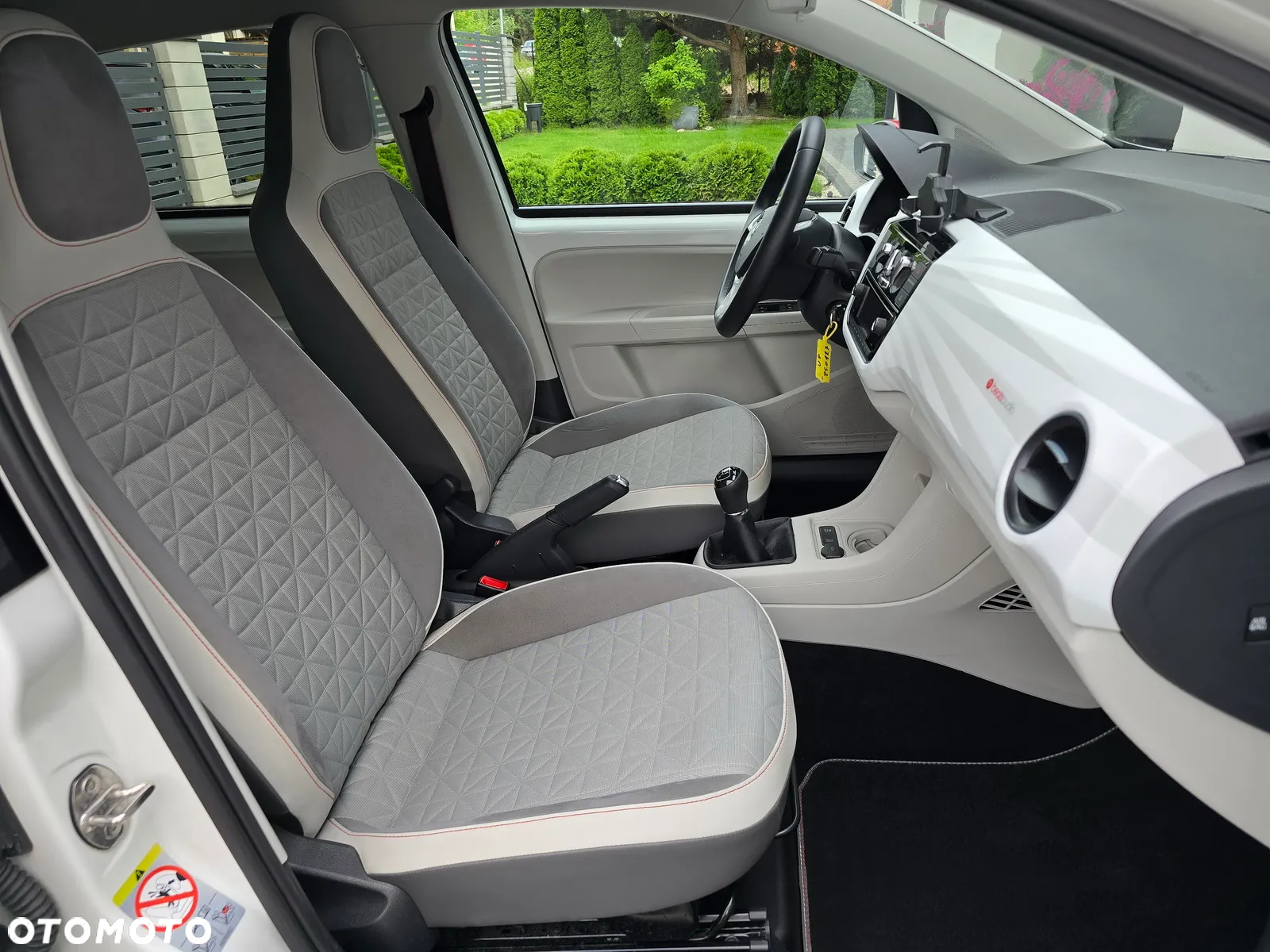 Volkswagen up! 1.0 beats - 6
