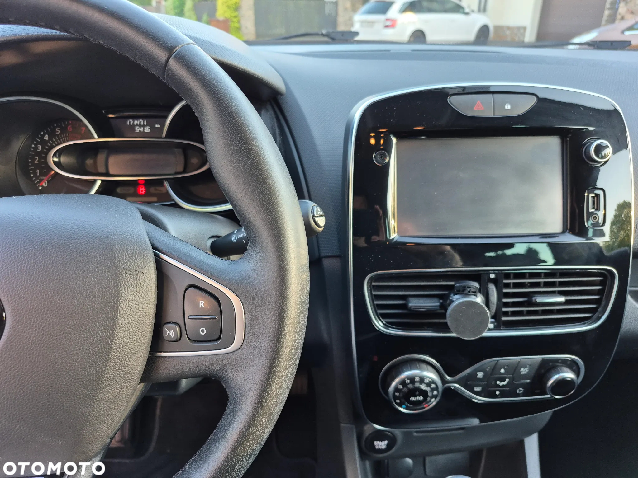 Renault Clio 1.2 16V 75 LIMITED - 13