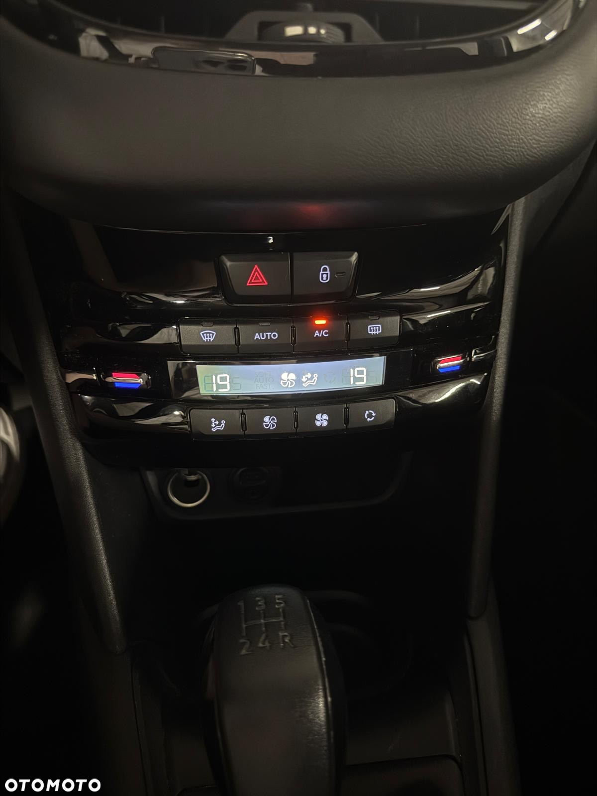 Peugeot 208 1.2 PureTech Allure - 15
