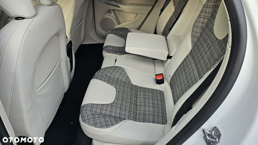 Volvo V40 Cross Country D3 You - 17