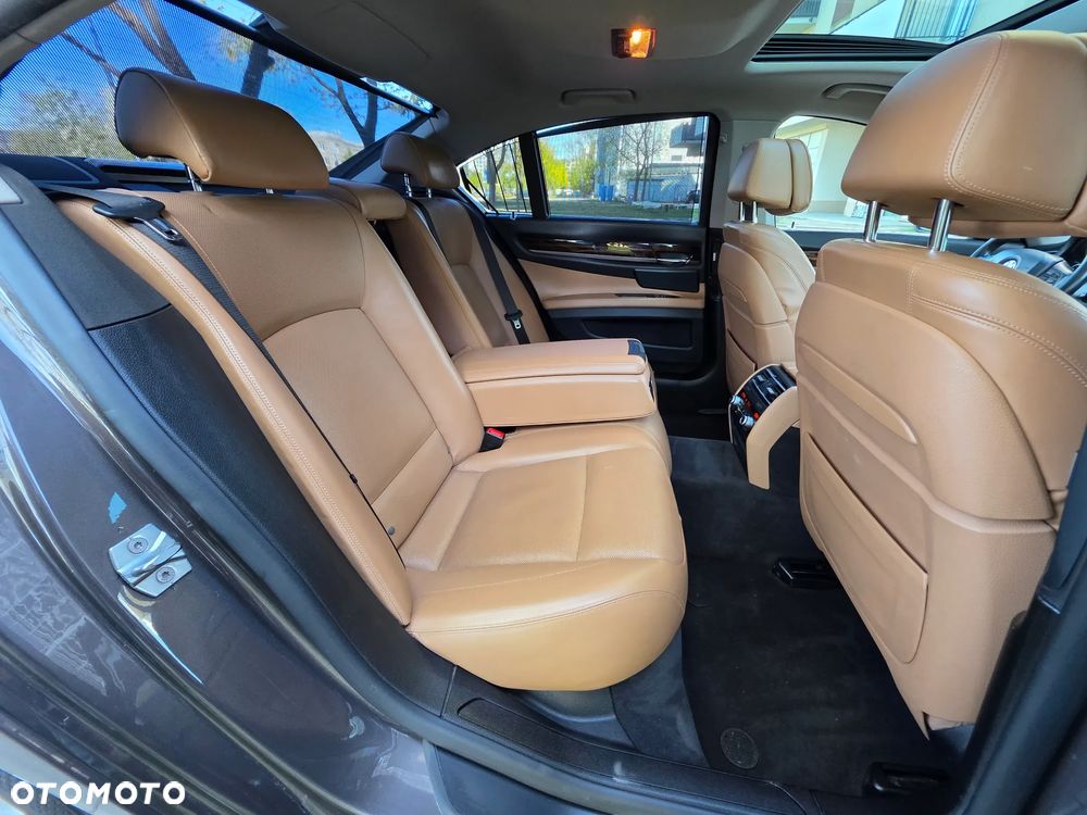BMW Seria 7 730d xDrive - 34