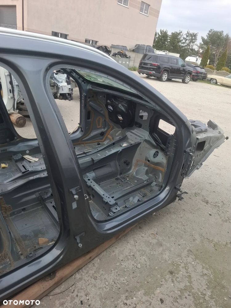 Volvo XC60 II Cała karoseria ćwiartka przod tył szyby komplet kod lakieru 714 - 3