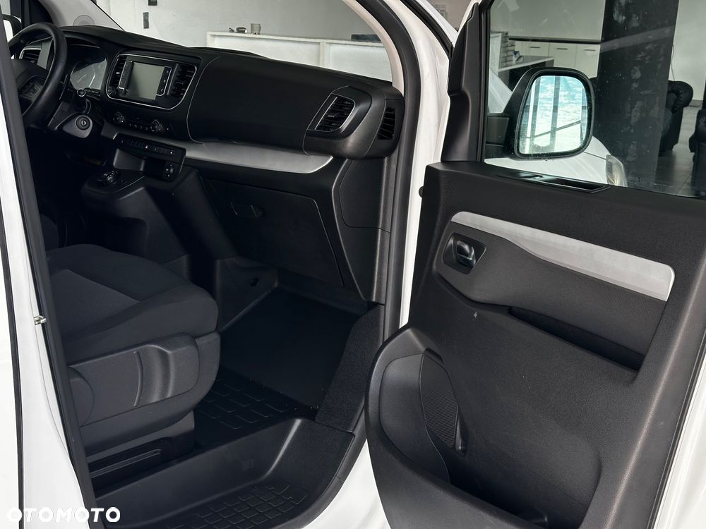 Peugeot Traveller - 12