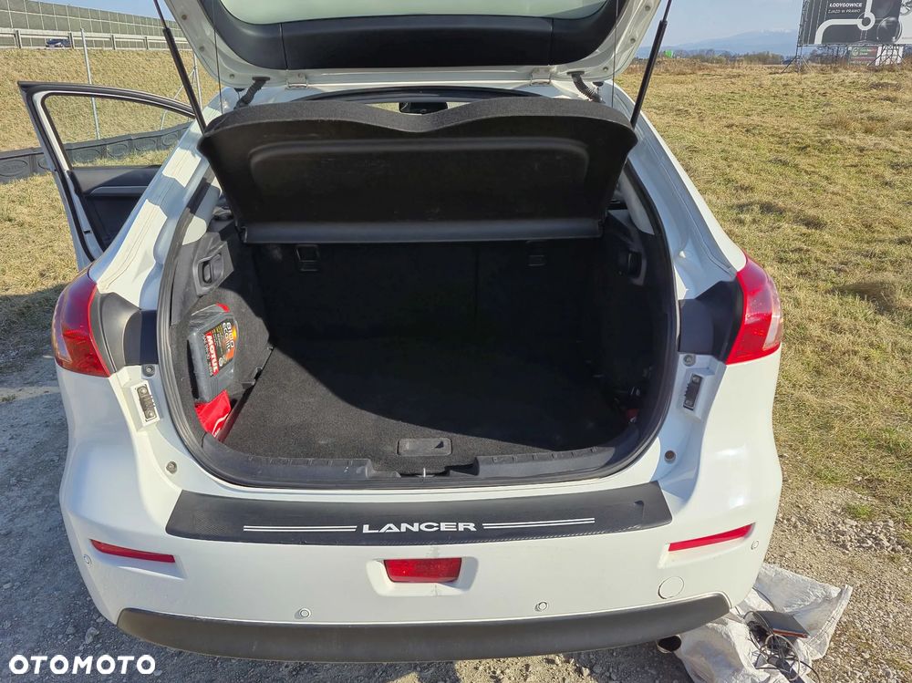 Mitsubishi Lancer 1.6 Inform - 9