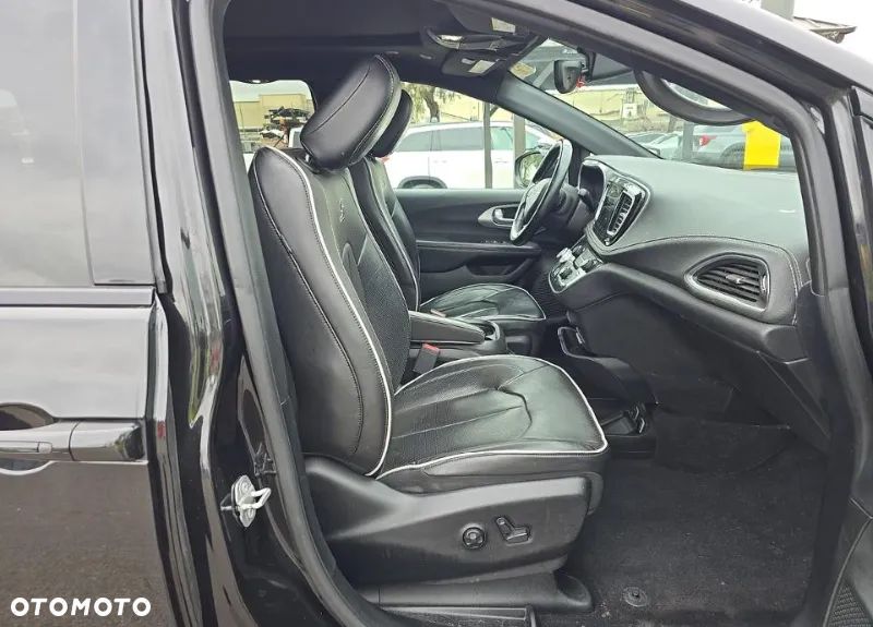 Chrysler Pacifica - 10