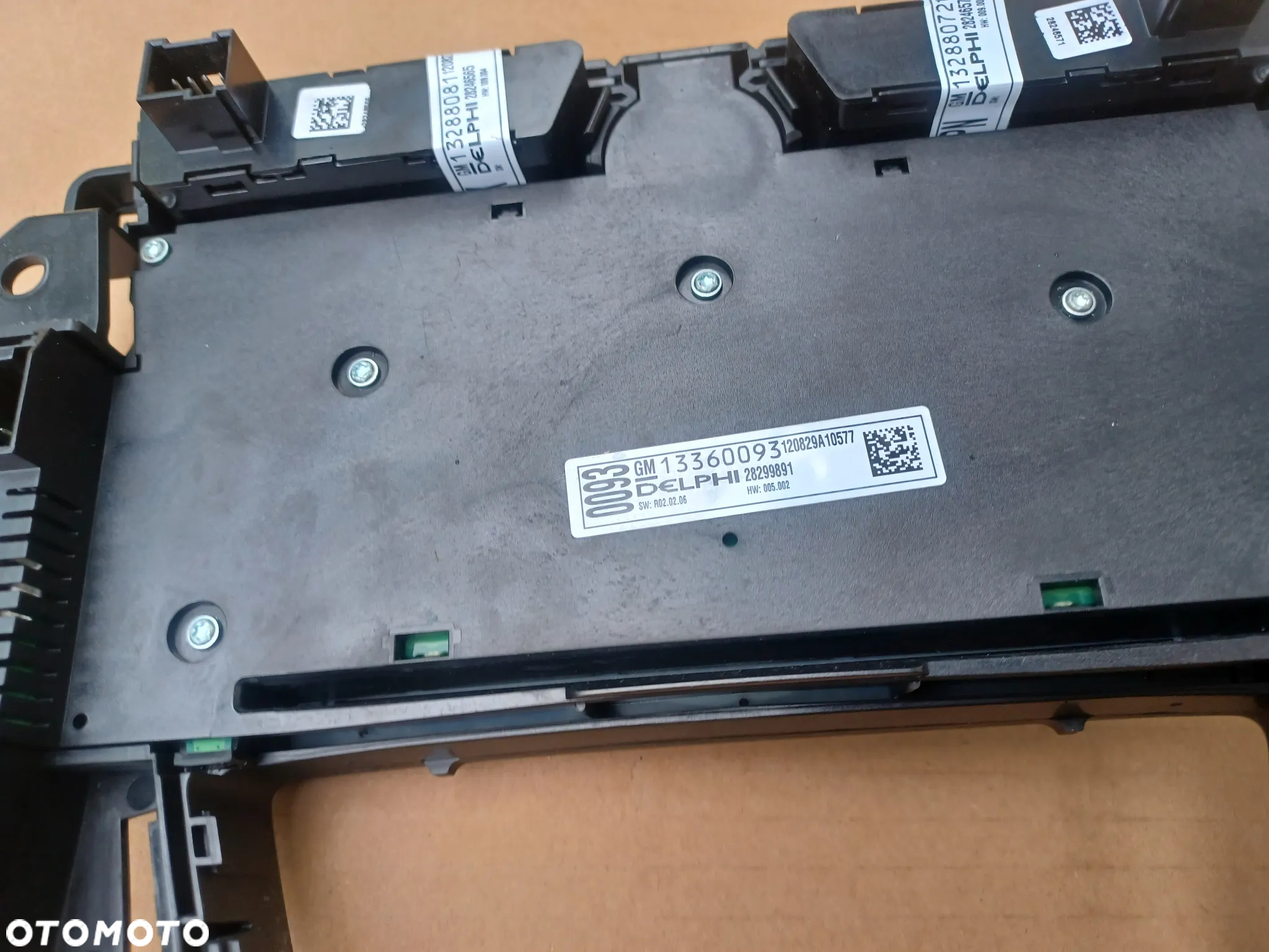 PANEL RADIA NAWIGACJI ASTRA J 13360093 - 2