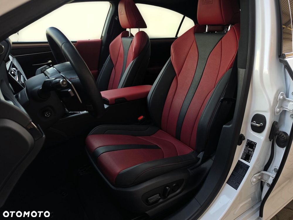 Lexus ES 300h F Sport Edition - 13