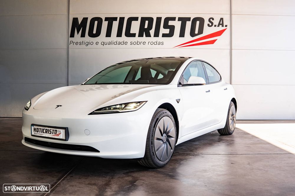 Tesla Model 3 — fotografia 3