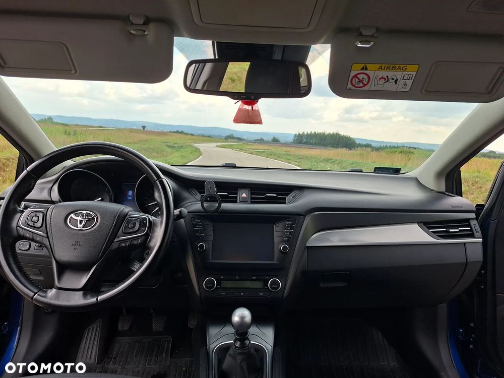 Toyota Avensis - 16
