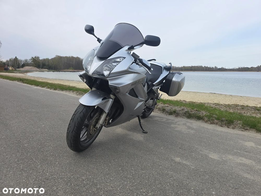 Honda VFR - 2