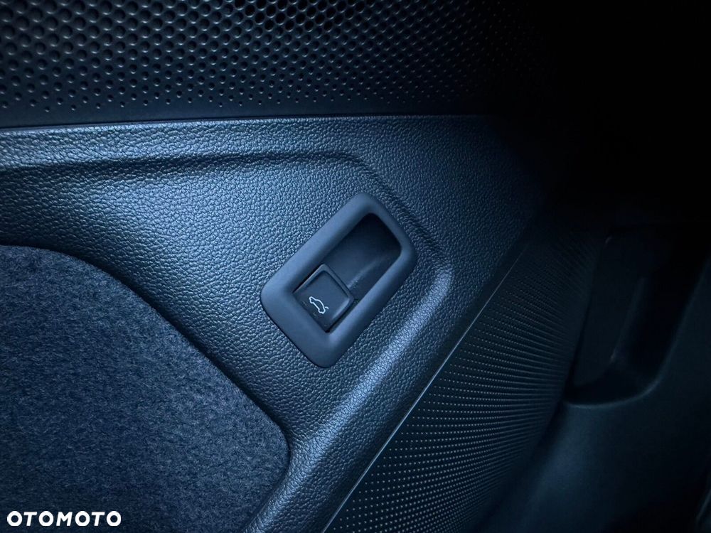 Volkswagen Passat Variant 2.0 TDI SCR 4Mot R-Line Plus DSG - 27