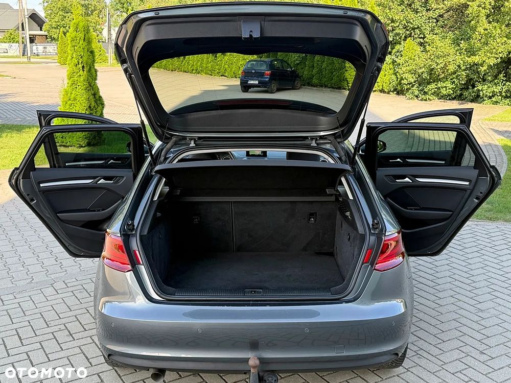 Audi A3 Sportback 1.6 TDI S line Sportpaket - 24
