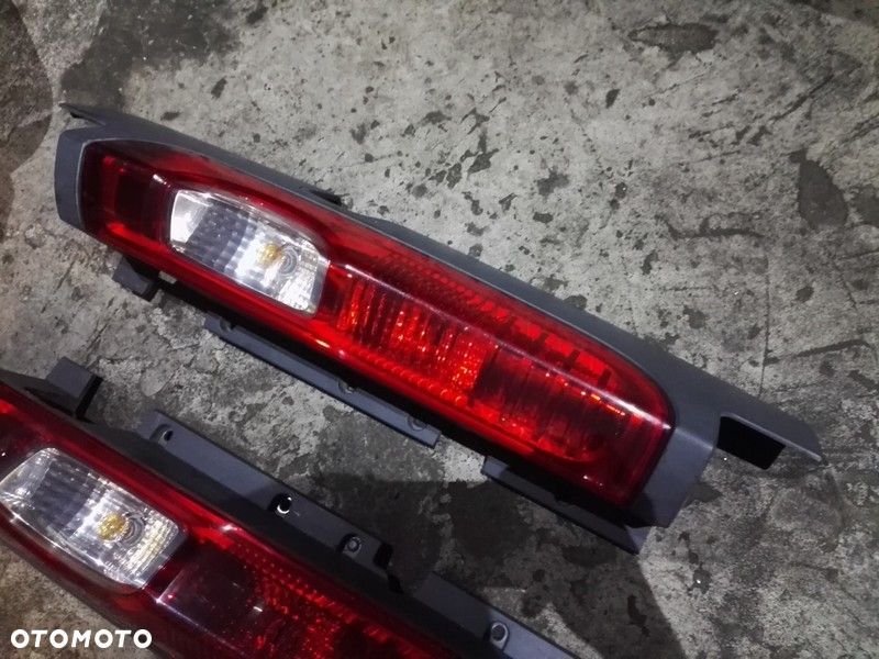 obudowa lampy tył trafic vivaro primastar 07+ - 7