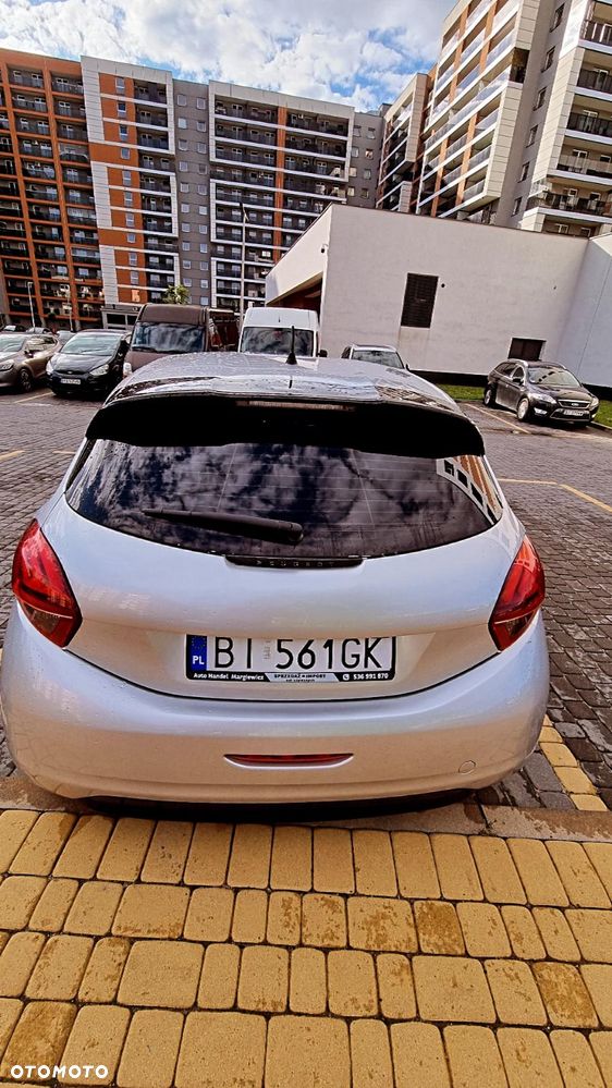 Peugeot 208 - 6