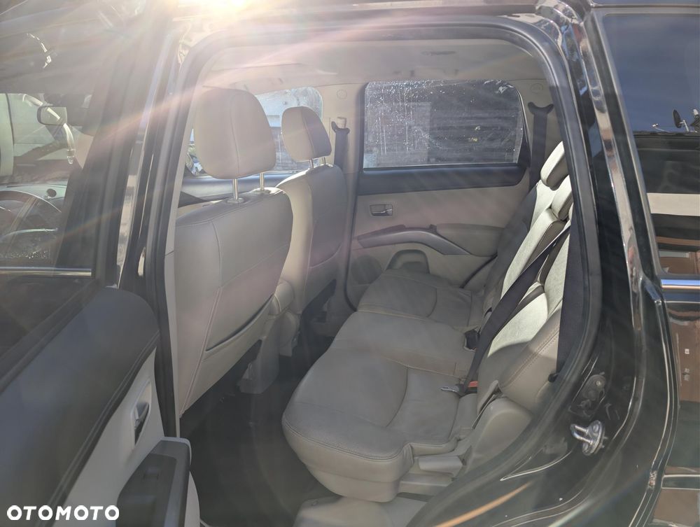 Mitsubishi Outlander 2.4 Instyle EU5 CVT - 12
