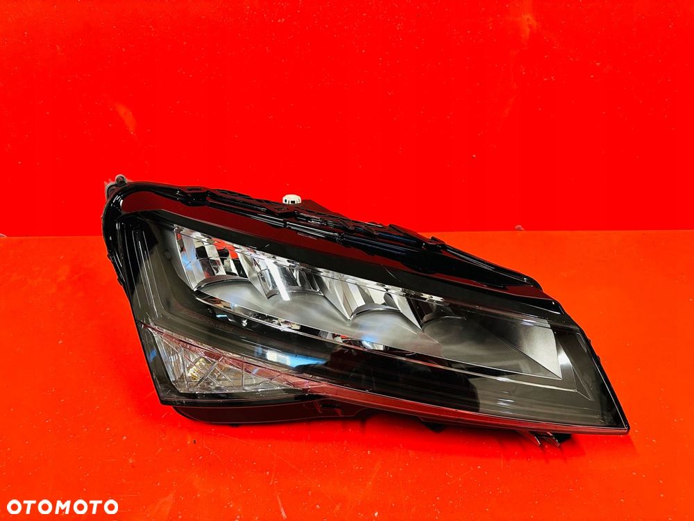 LAMPA PRAWA SKODA SUPERB 3V1 LIFT CRYSTAL LED - 1