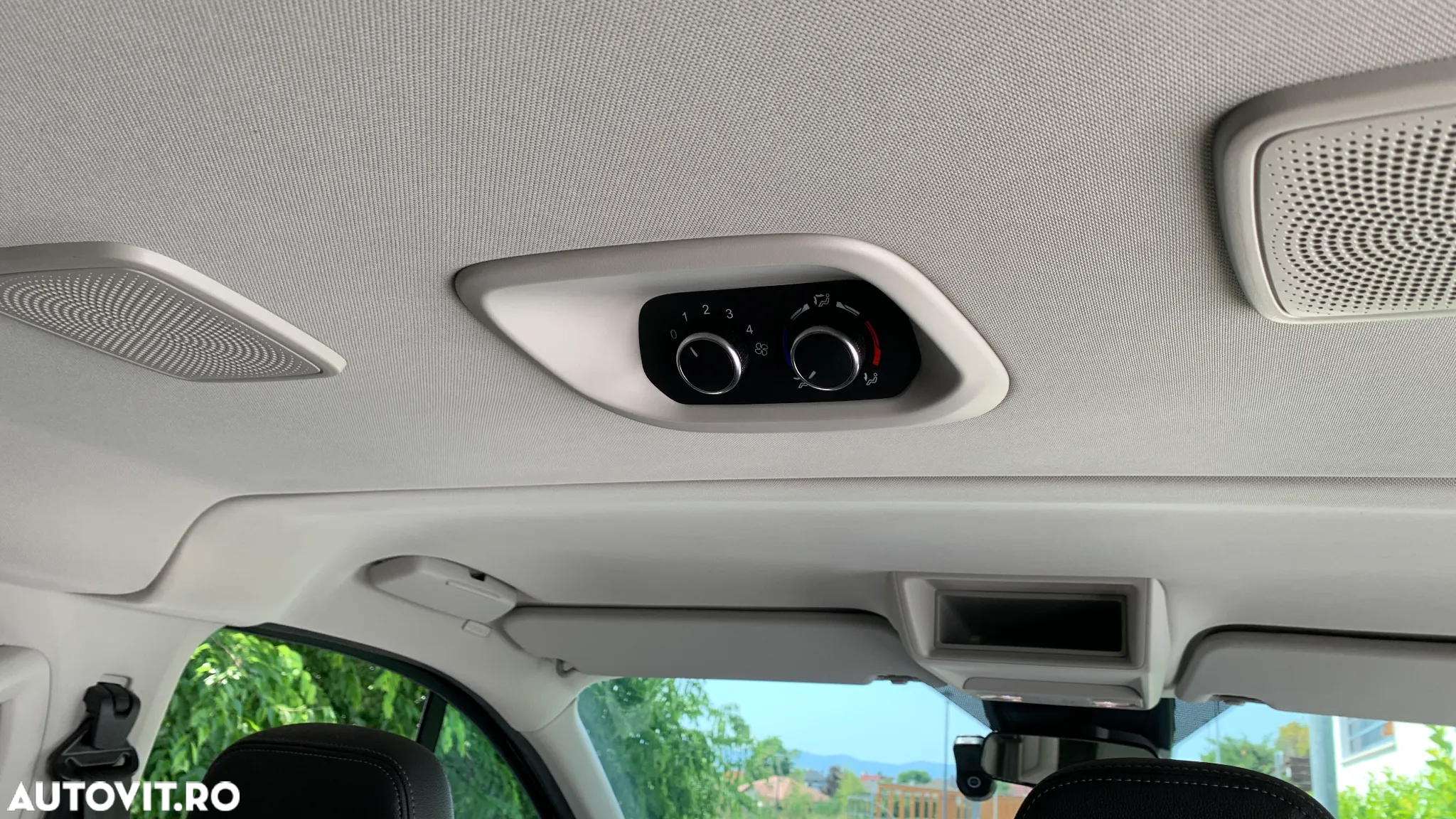 Ford Tourneo Custom Bus 320 2.0 EcoBlue 150 CP L1H1 Titanium - 16
