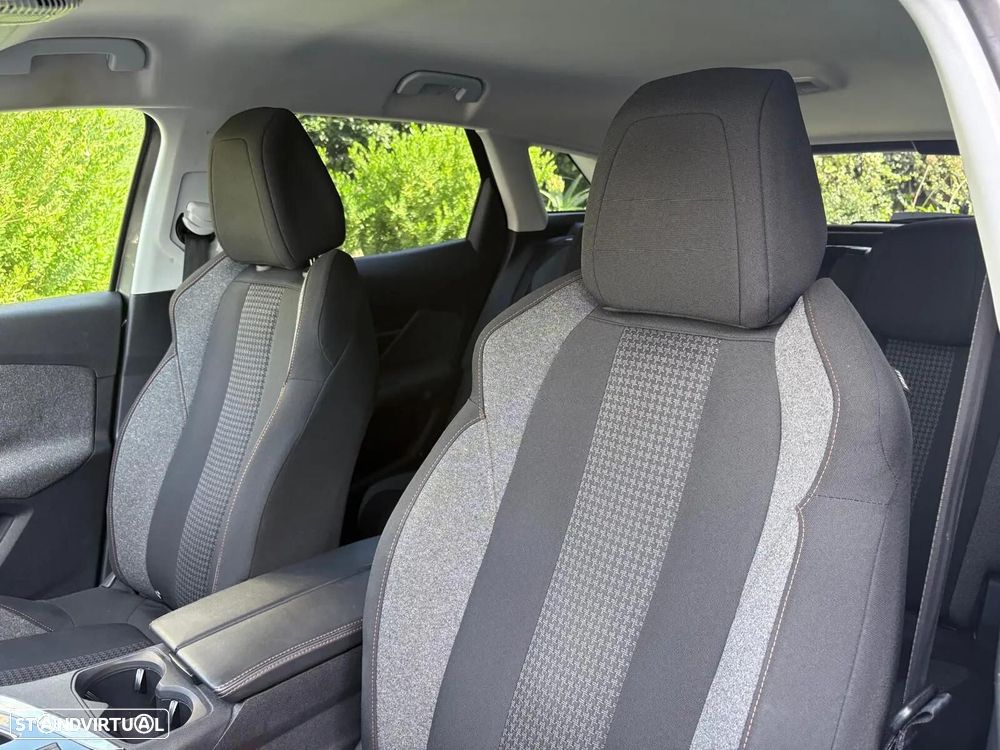 Peugeot 3008 1.2 PureTech Allure EAT8 - 32
