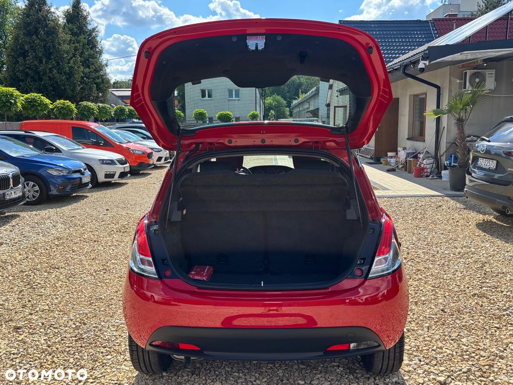 Lancia Ypsilon Y 1.2 8v Black & Red Edition - 22