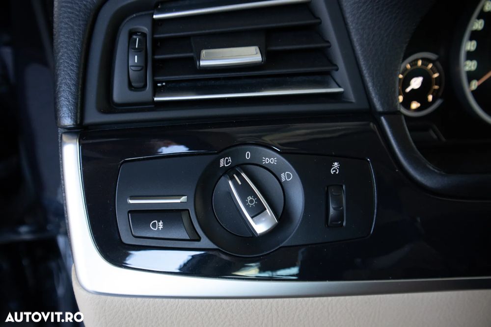 BMW Seria 5 520d xDrive AT - 28