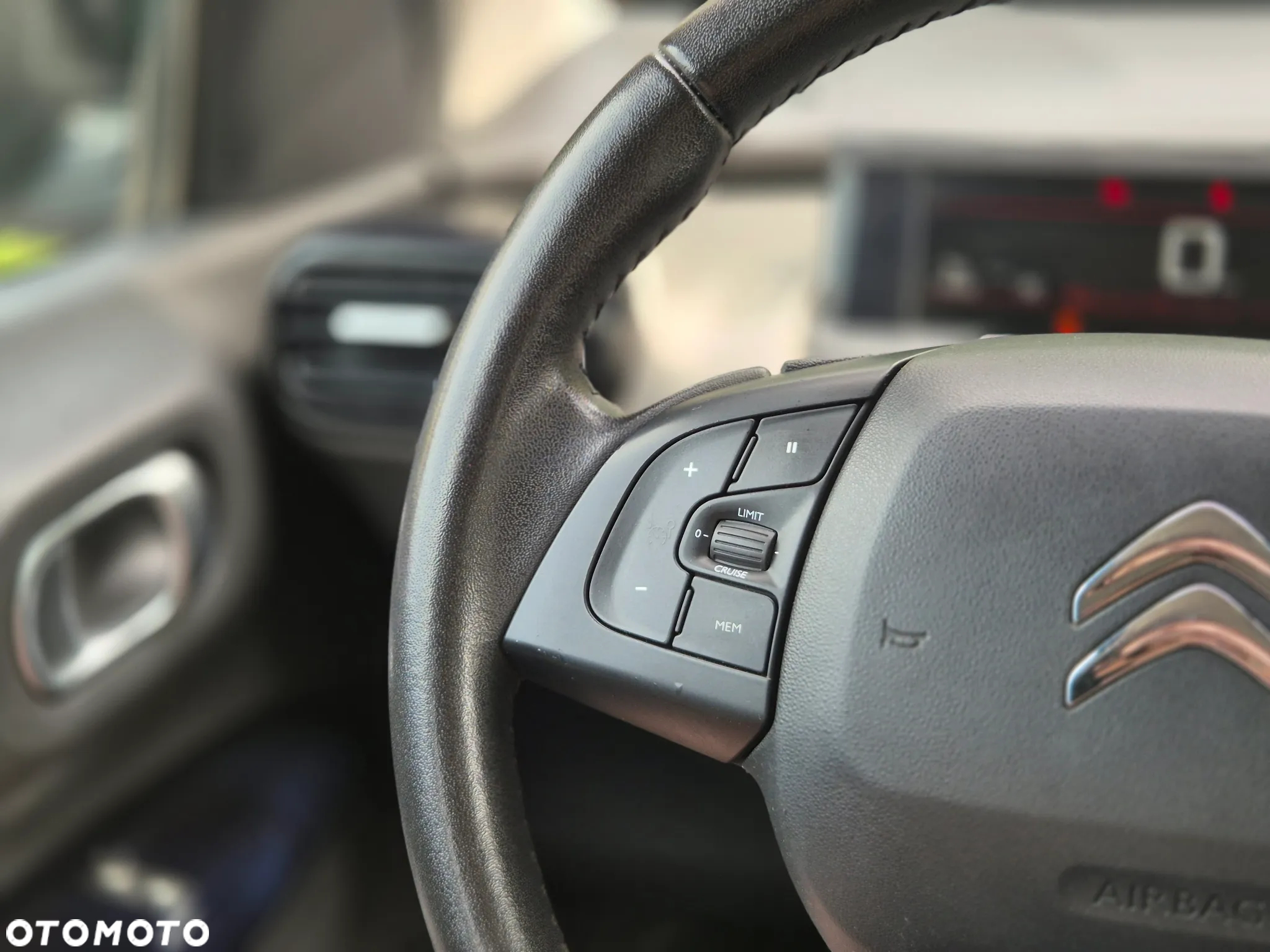 Citroën C4 Cactus 1.2 PureTech Shine S&S - 21