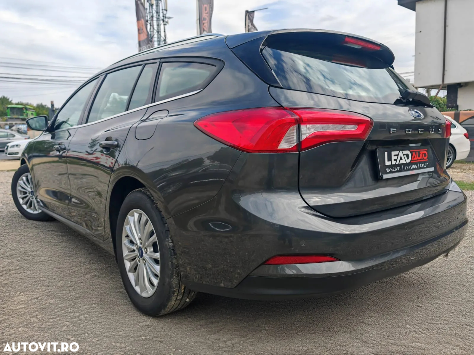 Ford Focus 1.5 EcoBlue Start-Stopp-System Aut. TITANIUM - 4